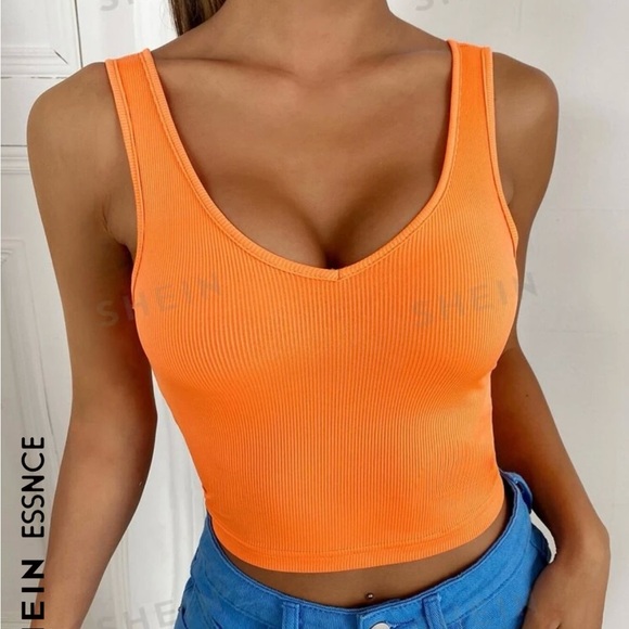 Crop top! - Picture 3 of 4